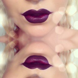 (@Jaxvicious Instagram) gorgeous bold lip.