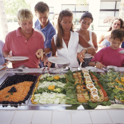 Follow these tips to avoid overeating at the buffet on holiday