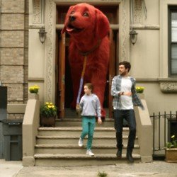 Clifford, Emily and Uncle Casey explore the city / Picture Credit: Paramount Pictures Studios