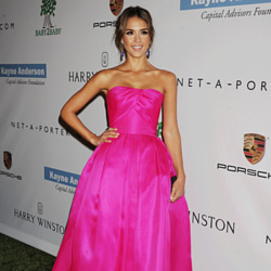 Jessica Alba looked beautiful in the bold hue