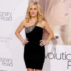 Kate Winslet wears black at the Revolutionary Road premiere