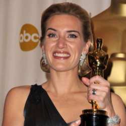 Kate Winslet looks gorgeous with her Oscar award