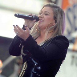 Kelly Clarkson performing on NBC Today