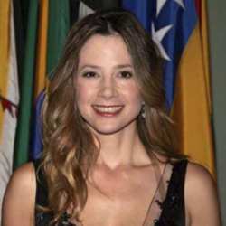 Mira Sorvino helps out father with Diabetes competiton