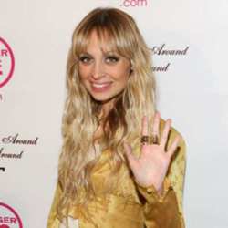 Nicole Richie's hair is now wash and go
