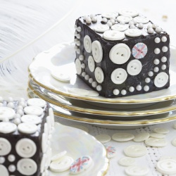 Pearly Queen Chocolate Cakes
