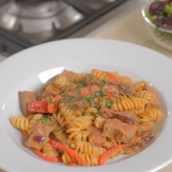 VIDEO: Angela Griffin’s Red Pesto Steak with Pasta and Peppers Recipe