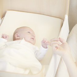 mums are being urged to consider bedside sleeping 
