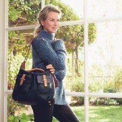 Naomi Watts models the Tommy Hilfiger handbag 