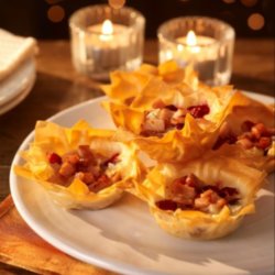 Turkey, Brie and cranberry Tartlets