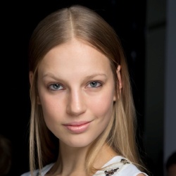 The hair at Vanessa Bruno AW13 was simple