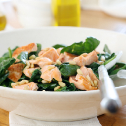 Warm salmon and spinach salad 